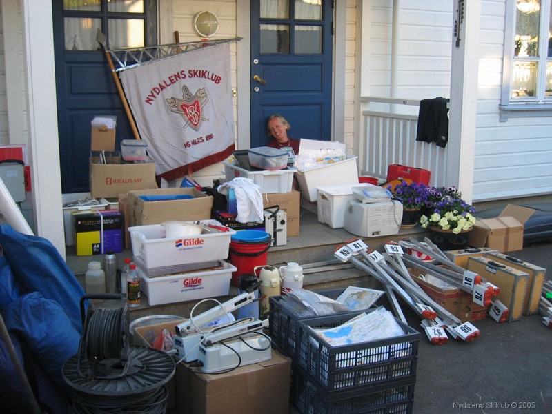 3.50_JPN_OFESTRYDDING Og sent s�ndag kveld s� det slik ut utenfor huset til materialforvalterfamilien Eid-Nielsen...