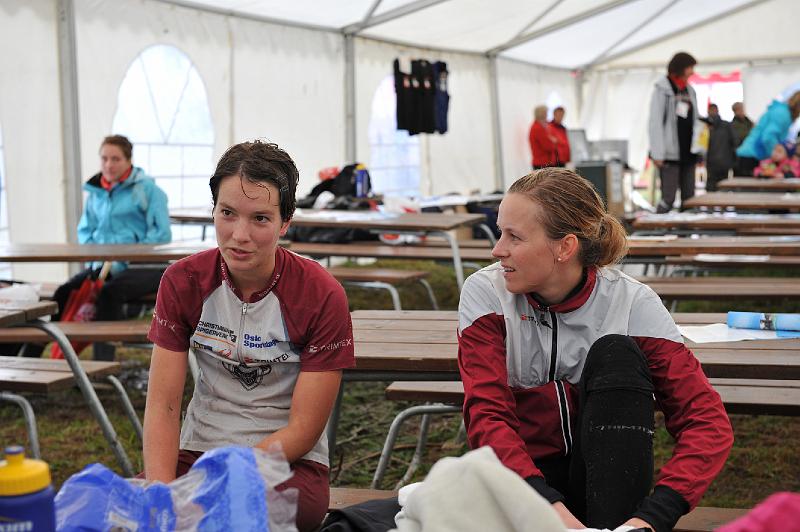 nicole_og_lene_diskuterer_mellomdistansen.JPG